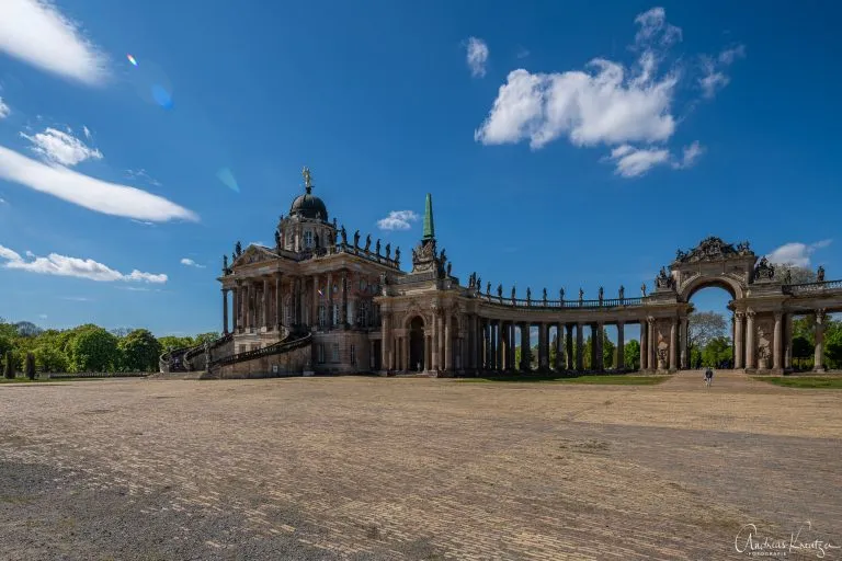 Kolonnade mit Triumphbogen vom Neuen Palais