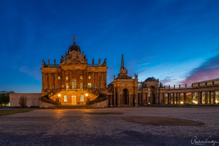 Kollonade zur blauen Stunde